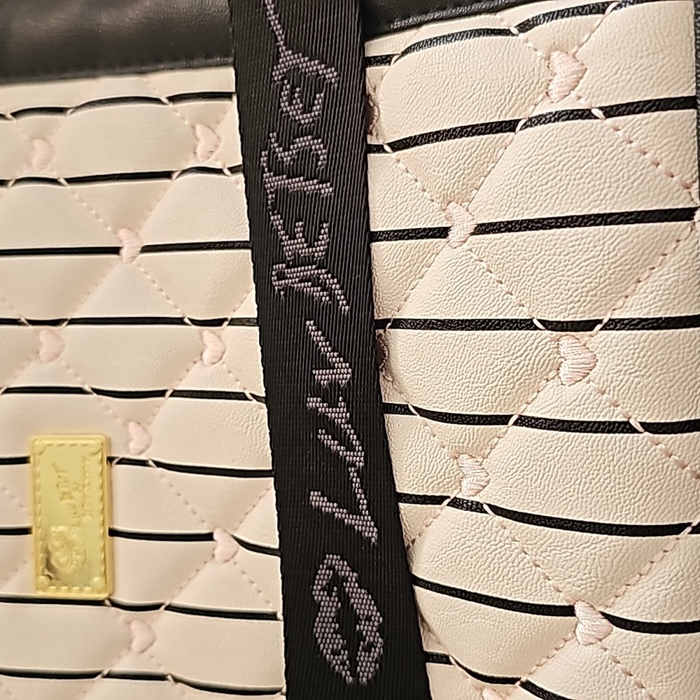 Betsey Johnson Duffle Bag - Check Measurements in Description - Picture 11 of 11